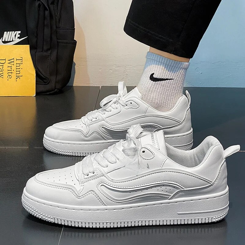 Sügisene meeste nahast hingav sport vabaaja valged kingad Trendikad mitmekülgsed väikesed valged kingad Teismelistele madala lõikega lame konts