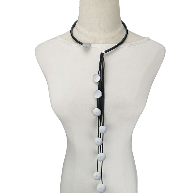 UKEBAY Νέα Χειροποίητα Ξύλινα Κολιέ Κορυφαίος Σχεδιαστής Γοτθικό Κολιέ Γυναικεία Μακριά Αλυσίδα Σπίρτα Ρούχα Choker Κολιέ από καουτσούκ Κοσμήματα