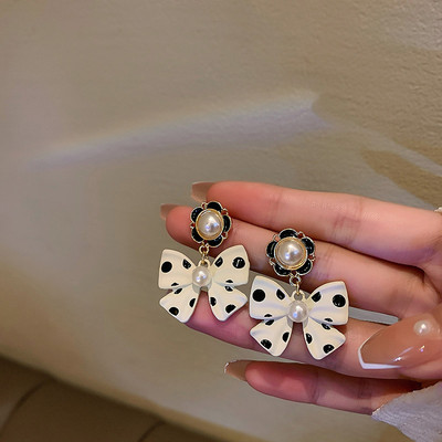 Panku meiteņu auskari korejiešu versija, augstākās klases 2022. gada jauna mode, vispiemērotākā niša Polka Dot Bow Pērļu Auskari Vairumtirdzniecība Brincos