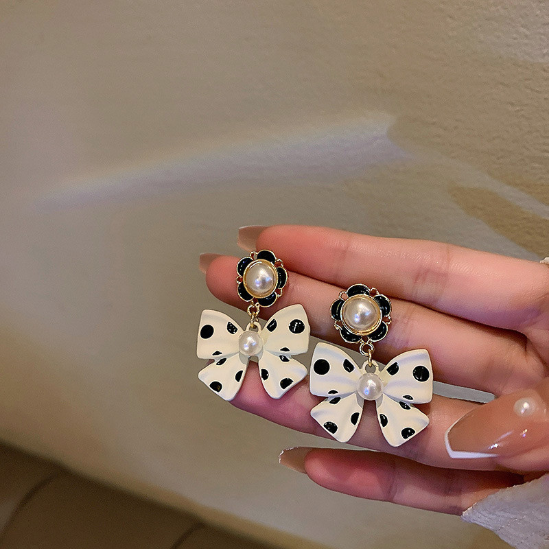 Panku meiteņu auskari korejiešu versija, augstākās klases 2022. gada jauna mode, vispiemērotākā niša Polka Dot Bow Pērļu Auskari Vairumtirdzniecība Brincos