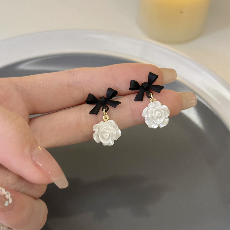 Vintage Hepburn Camellia Dangle Auskari Temperamenta Zieds Saldi Melni Bowknot Auskari Boucle D`oreille Valentīna dienas dāvana