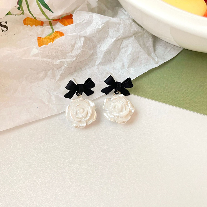 Vintage Hepburn Camellia Dangle Auskari Temperamenta Zieds Saldi Melni Bowknot Auskari Boucle D`oreille Valentīna dienas dāvana