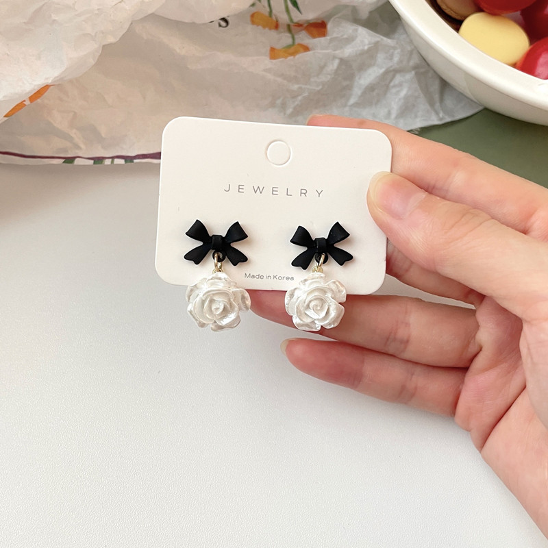 Vintage Hepburn Camellia Dangle Auskari Temperamenta Zieds Saldi Melni Bowknot Auskari Boucle D`oreille Valentīna dienas dāvana
