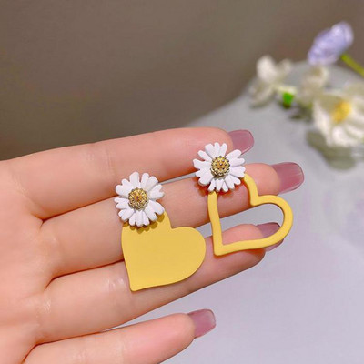 Korea Kõrvarõngad Moeehted Armsad Väikesed Daisy Maguskollased Armastus Asümmeetrilised Kõrvarõngad Naistele Kingitused Oorbellen Stud Kõrvarõngad