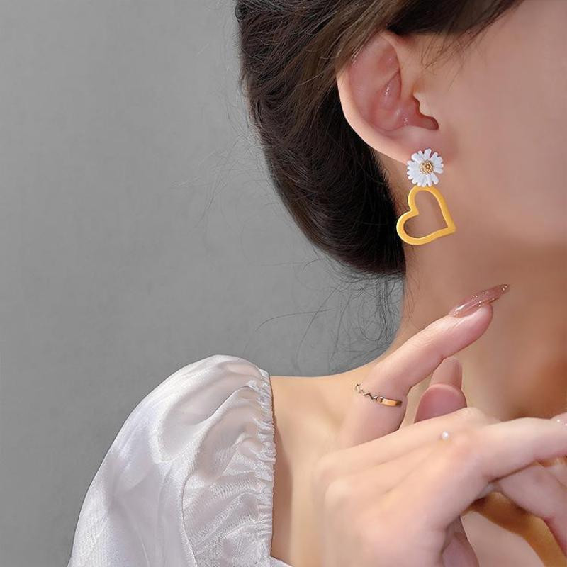 Korea Kõrvarõngad Moeehted Armsad Väikesed Daisy Maguskollased Armastus Asümmeetrilised Kõrvarõngad Naistele Kingitused Oorbellen Stud Kõrvarõngad