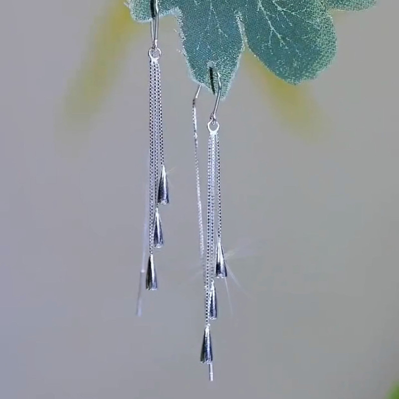 Hõbedase värvi pikad veetilgaga tutikõrvarõngad naistele isikupärastatud moodsad igapäevased aksessuaarid peoehted sünnipäevakingitused