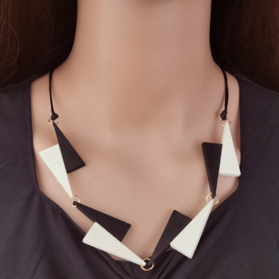 Μινιμαλιστικό γεωμετρικό ξύλινο κρεμαστό κολιέ για γυναίκες