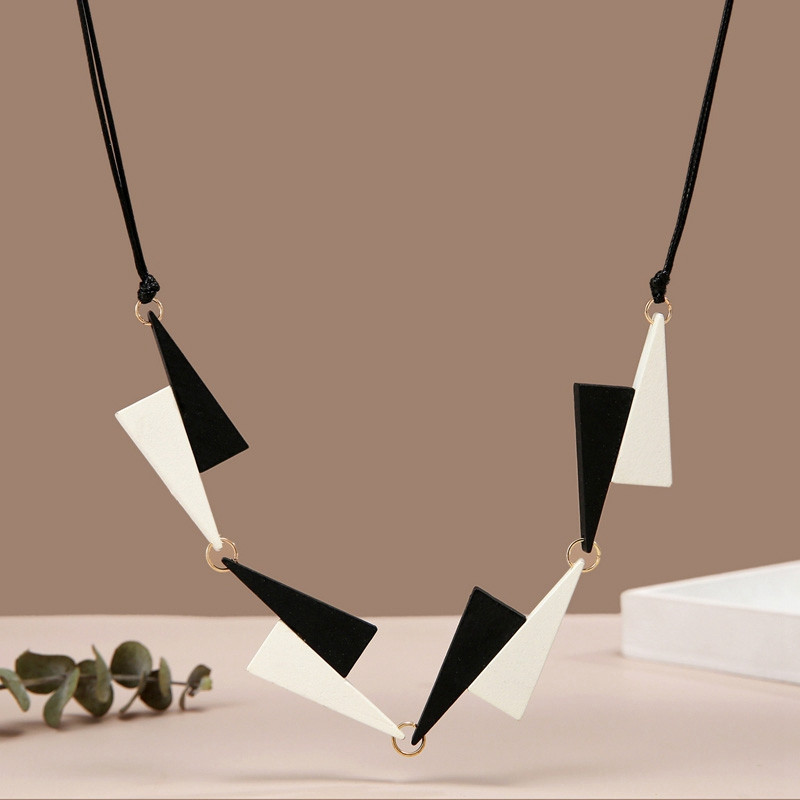 Μινιμαλιστικό γεωμετρικό ξύλινο κρεμαστό κολιέ για γυναίκες