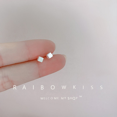 Pisikesed minimalistlikud hõbedaga kaetud Korea väikesed südametähed kõrvarõngad naistele, üliõpilastele, teismelistele, lihtsad kõrvaauguga ehted