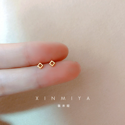 Pisikesed minimalistlikud hõbedaga kaetud Korea väikesed südametähed kõrvarõngad naistele, üliõpilastele, teismelistele, lihtsad kõrvaauguga ehted