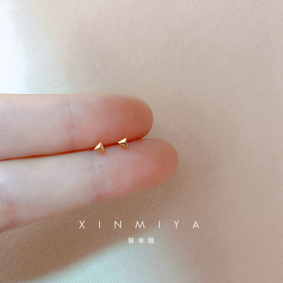 Pisikesed minimalistlikud hõbedaga kaetud Korea väikesed südametähed kõrvarõngad naistele, üliõpilastele, teismelistele, lihtsad kõrvaauguga ehted