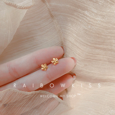 Pisikesed minimalistlikud hõbedaga kaetud Korea väikesed südametähed kõrvarõngad naistele, üliõpilastele, teismelistele, lihtsad kõrvaauguga ehted