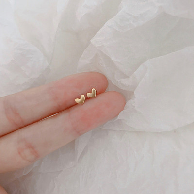 Pisikesed minimalistlikud hõbedaga kaetud Korea väikesed südametähed kõrvarõngad naistele, üliõpilastele, teismelistele, lihtsad kõrvaauguga ehted