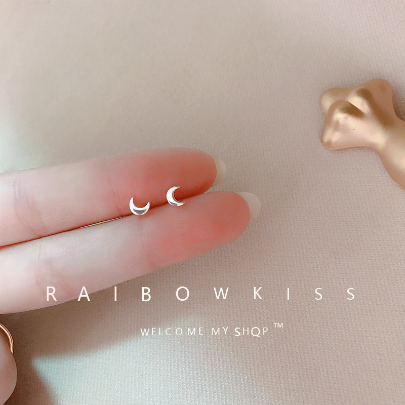 Pisikesed minimalistlikud hõbedaga kaetud Korea väikesed südametähed kõrvarõngad naistele, üliõpilastele, teismelistele, lihtsad kõrvaauguga ehted