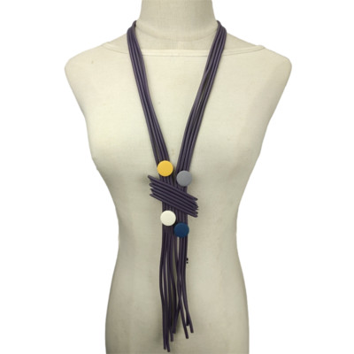 Πανκ στυλ Μακρύ γυναικείο κολιέ από καουτσούκ Κοσμήματα μόδας πολυτελή σχέδια Ξύλινες χάντρες Αξεσουάρ Κρεμαστό γοτθικό πολύχρωμο κολιέ