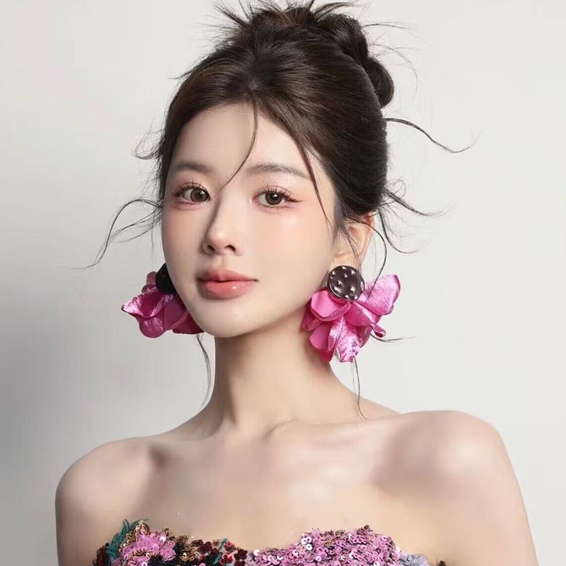 Uued moekõrvarõngad Pruudi pulmapüha liialdatud isikupära temperament kangast käsitsi valmistatud lillekõrvarõngad