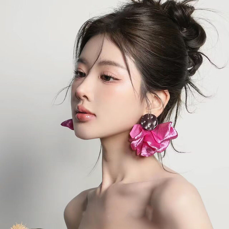 Uued moekõrvarõngad Pruudi pulmapüha liialdatud isikupära temperament kangast käsitsi valmistatud lillekõrvarõngad