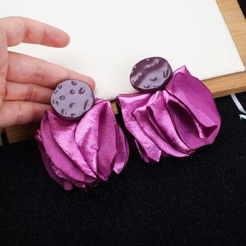 Uued moekõrvarõngad Pruudi pulmapüha liialdatud isikupära temperament kangast käsitsi valmistatud lillekõrvarõngad