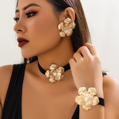 3 tk/komplekt Goth Elegant Black Korean Velvet Rose Flower Choker kaelakee Käevõru Kõrvarõngas Naiste Vintage rangluu kett ehe kingitus