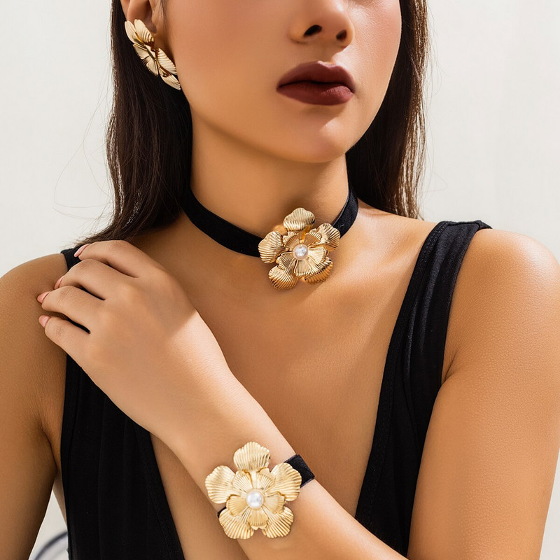 3 tk/komplekt Goth Elegant Black Korean Velvet Rose Flower Choker kaelakee Käevõru Kõrvarõngas Naiste Vintage rangluu kett ehe kingitus