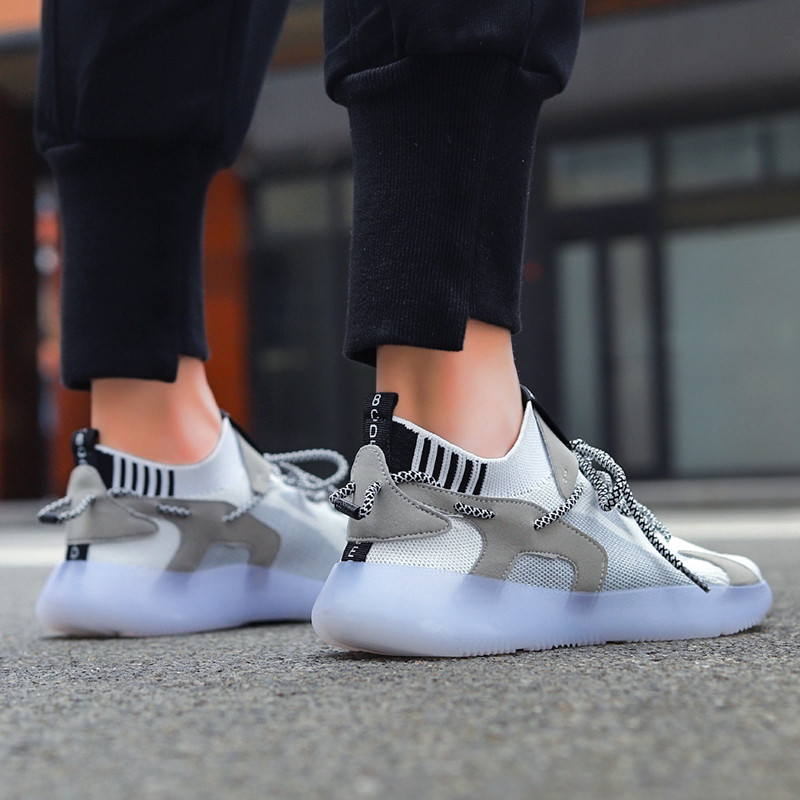 Uus disainer meeste kingad Korea mood Spordijalatsid Meeste mitmekülgsed vabaajajalatsid Õhkvõrgust hingavad jalatsid pluss suuruses 39-47