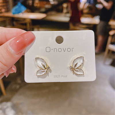 Нови модни емайлирани обеци с пеперуди Дамска личност Красиви кристални пеперуди със златна рамка Обеци Бижута Подарък
