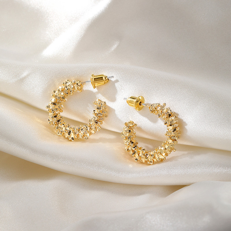 IPARAM vintažinės juodos dangos netaisyklingi auskarai moterims.