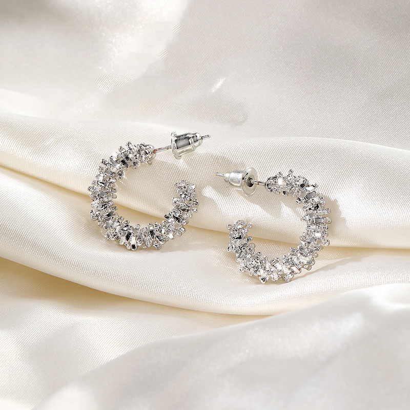 IPARAM vintažinės juodos dangos netaisyklingi auskarai moterims.