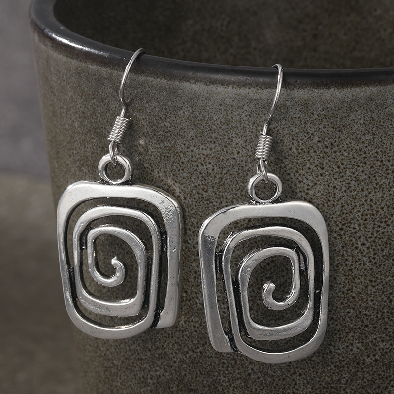 Vintage etnilised antiiksed metallist kõrvarõngad naistele punk ehted õõnsad käsitsi valmistatud rippuvad kõrvarõngad