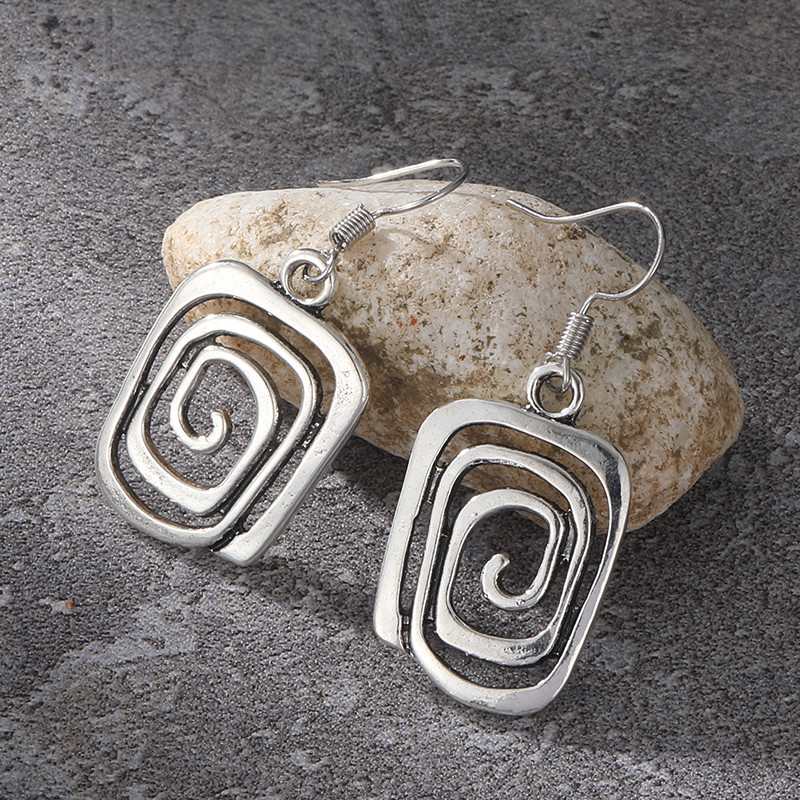 Vintage etnilised antiiksed metallist kõrvarõngad naistele punk ehted õõnsad käsitsi valmistatud rippuvad kõrvarõngad