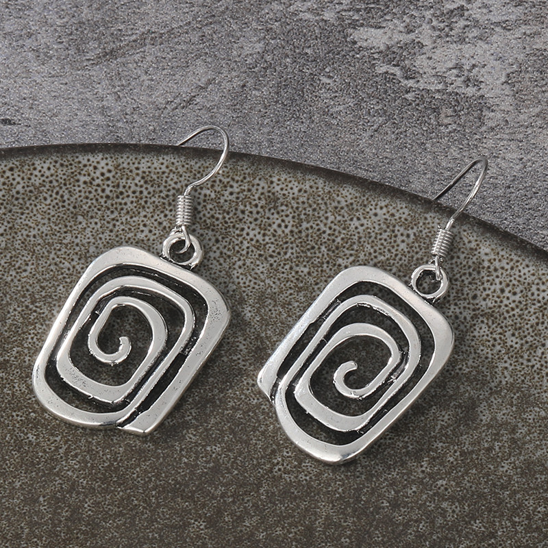 Vintage etnilised antiiksed metallist kõrvarõngad naistele punk ehted õõnsad käsitsi valmistatud rippuvad kõrvarõngad