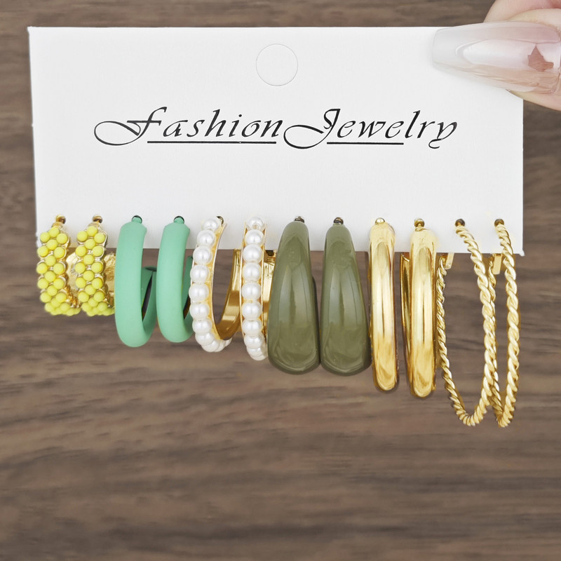 Piiriülesed ehted Värvilised vaigust C-kujulised kõrvarõngad 5 paariga Korea moepärliga inkrusteeritud kõrvarõngad ja kõrvarõngad