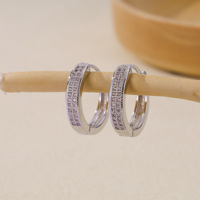 Uued naistemoe ja populaarsete festivalide ehted kingitused: lihtsuse huvides hõbedased tsirkoonkõrvarõngad