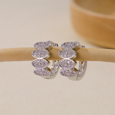 Uued naistemoe ja populaarsete festivalide ehted kingitused: lihtsuse huvides hõbedased tsirkoonkõrvarõngad