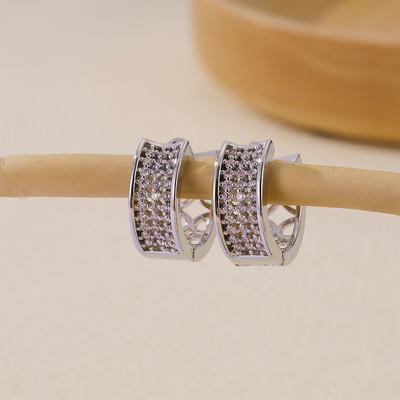 Uued naistemoe ja populaarsete festivalide ehted kingitused: lihtsuse huvides hõbedased tsirkoonkõrvarõngad