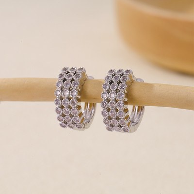 Uued naistemoe ja populaarsete festivalide ehted kingitused: lihtsuse huvides hõbedased tsirkoonkõrvarõngad