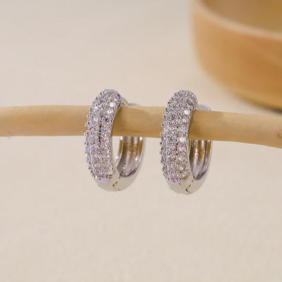 Uued naistemoe ja populaarsete festivalide ehted kingitused: lihtsuse huvides hõbedased tsirkoonkõrvarõngad