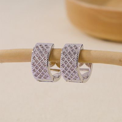 Uued naistemoe ja populaarsete festivalide ehted kingitused: lihtsuse huvides hõbedased tsirkoonkõrvarõngad