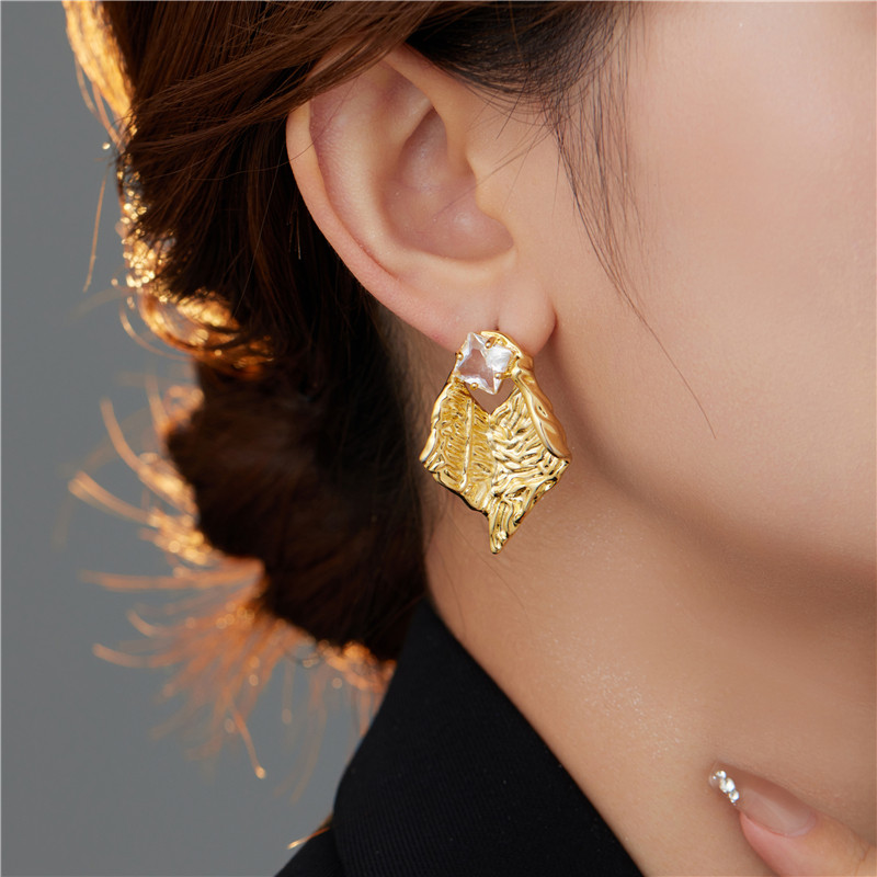 Luxusné náušnice s geometrickým nepravidelným kovovým dizajnom a zirkónovými listami pre ženy, európsky trend, vintage vysoké šperky, doplnky