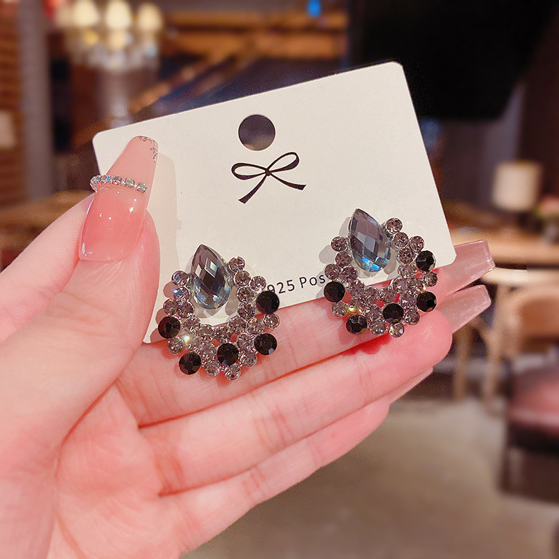 Korea INS uue retrogeomeetriaga mustast tsirkoonist kõrvarõngad naise isiksuse jaoks Lihtsad trendiga kõrvarõngad peened kõrvatarvikud