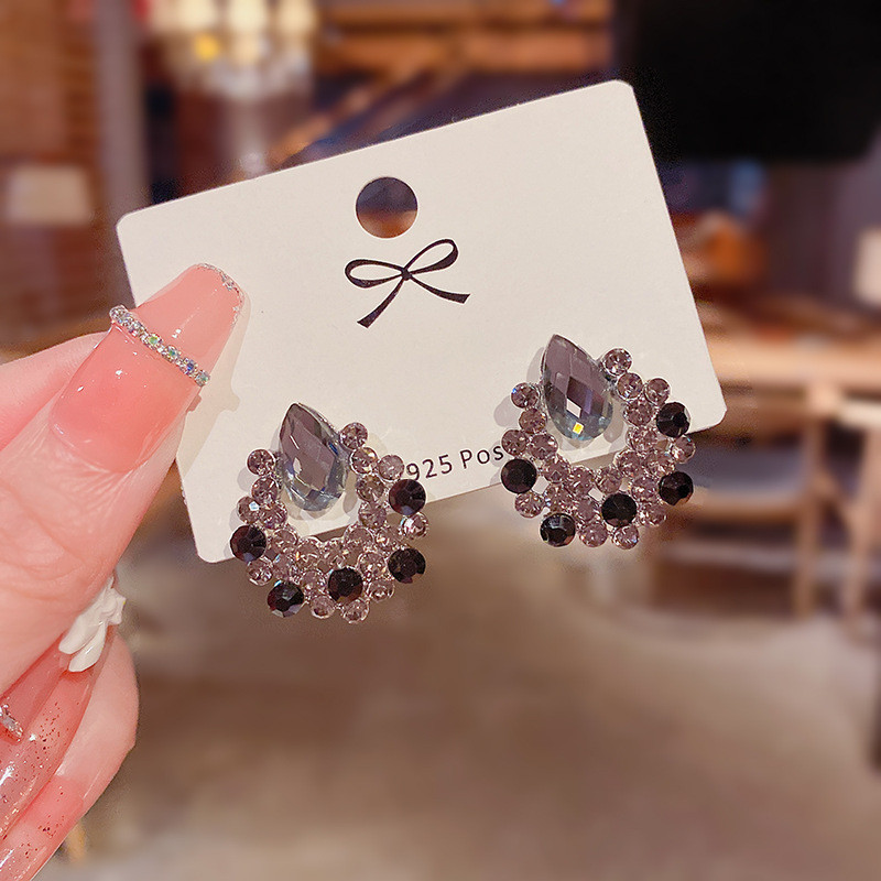 Korea INS uue retrogeomeetriaga mustast tsirkoonist kõrvarõngad naise isiksuse jaoks Lihtsad trendiga kõrvarõngad peened kõrvatarvikud