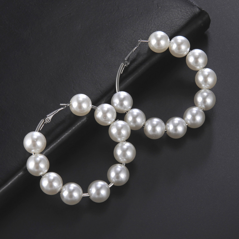 Kkjoy sieviešu auskariRomatiskas sudraba krāsas lielas, apaļas pērles, nerūsējošā tērauda auskari, ikdienas eleganti sieviešu rotu aksesuāri