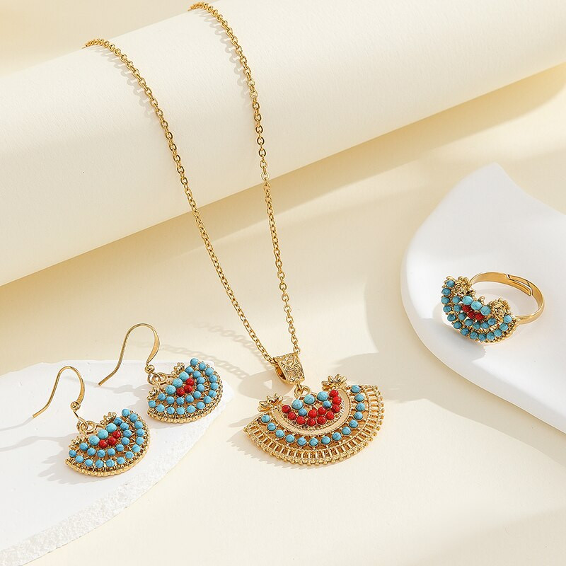 3 tk ventilaatoriga poolõõnes ümmarguse pärliga ehtekomplekt kullatud kõrvarõngastega naiste sõrmustega naturaalsete pärlitega inkrusteeritud kaelakee komplekt peoks