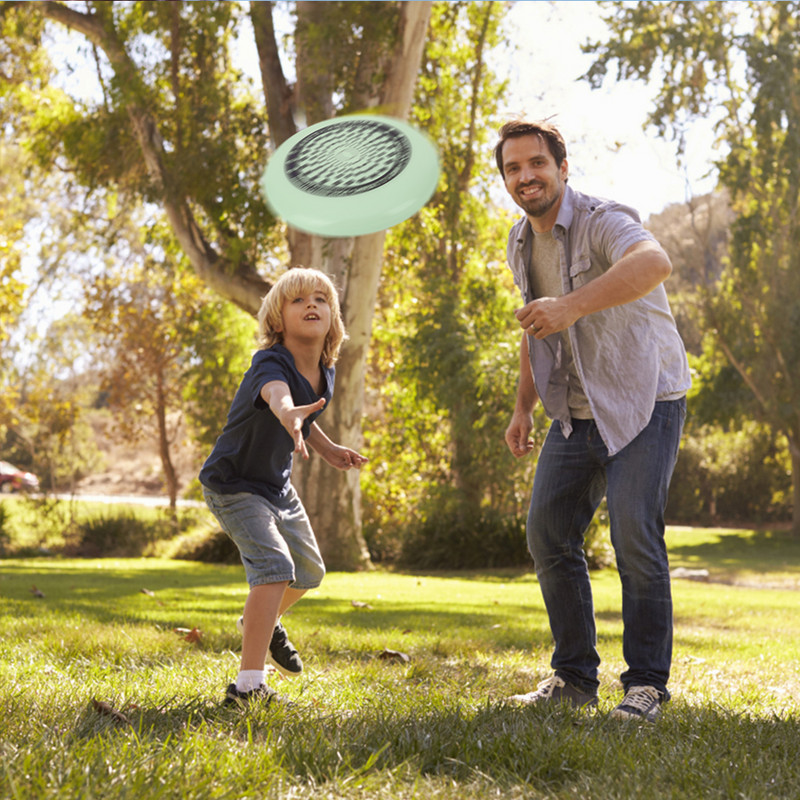 Naktinės šviesos fluorescenciniai skraidantys diskai Aukščiausia skraidanti lėkštė, skirta lauko sportui paplūdimyje stovyklavietėje Tėvai ir vaikai žaiskite žaidimą sukamieji diskai