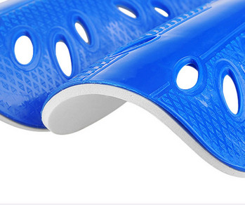 1 ζεύγος επιθέματα ποδοσφαίρου Πλαστικά προστατευτικά ποδοσφαίρου προστατευτικό ποδιών για παιδιά Προστατευτικός εξοπλισμός ενηλίκων Breathable Shin Guard 5 χρωμάτων