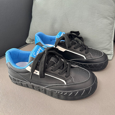 Vabaajajalatsid meestele Tossud 2024 Kevadmoe platvorm libisemiskindlad meestekingad Mitmekülgsed nööriga madala otsaga meeste lõuendist kingad Uus