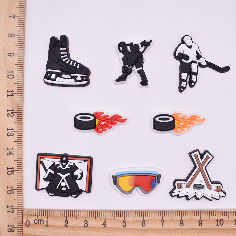 Hokeja piekariņi PVC piespraudes Apavu piekariņi Dekorācijas Hokeja sporta sērijas apavu aksesuāri