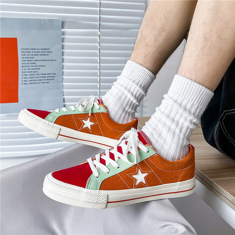 Divatos mély deszkás férfi gördeszkacipők Divatos narancssárga csillag design férfi vászon tornacipő kényelmes fűzős férfi vulkanizált cipő 2024