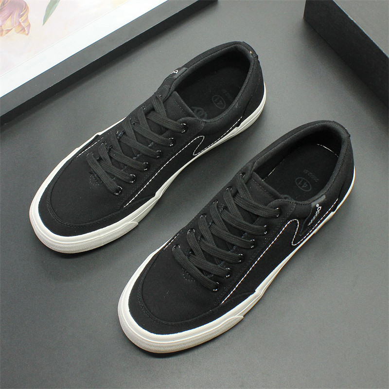 Kvėpuojantys vyriški batai 2024 pavasario nauji sportbačiai madingi žemo kirpimo drobiniai batai universalūs madingi batai jaunimo laisvalaikio batai vyrams