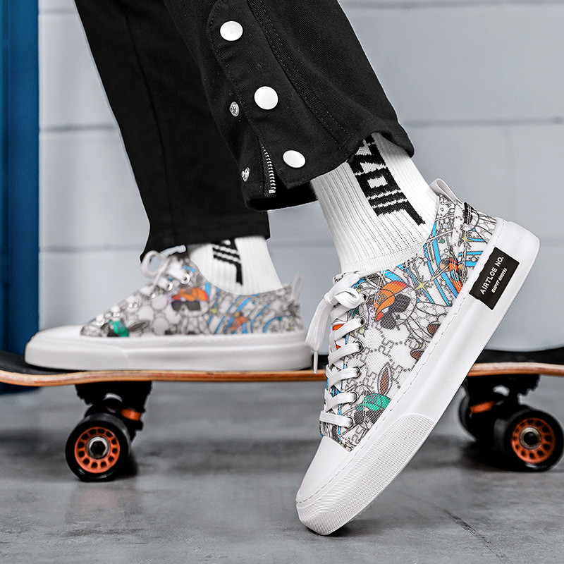 2024. gada jauni modes apavi vīriešiem Audekla ikdienas apavi Pavasara tendences Print Plakanie skeitborda apavi jauniešu šņorējamās kedas